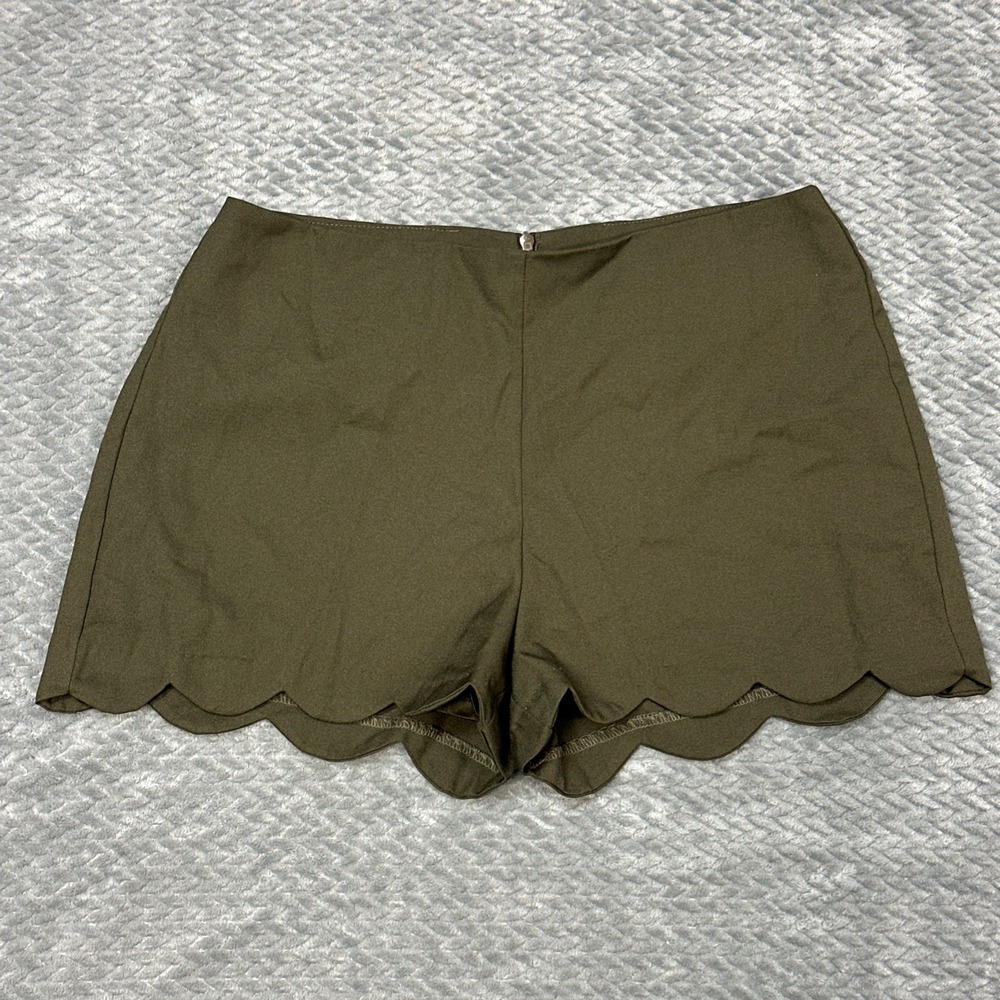 Love Tree Shorts Womens Large Army Green Flat Front Scallop Hem Dress Shorty
